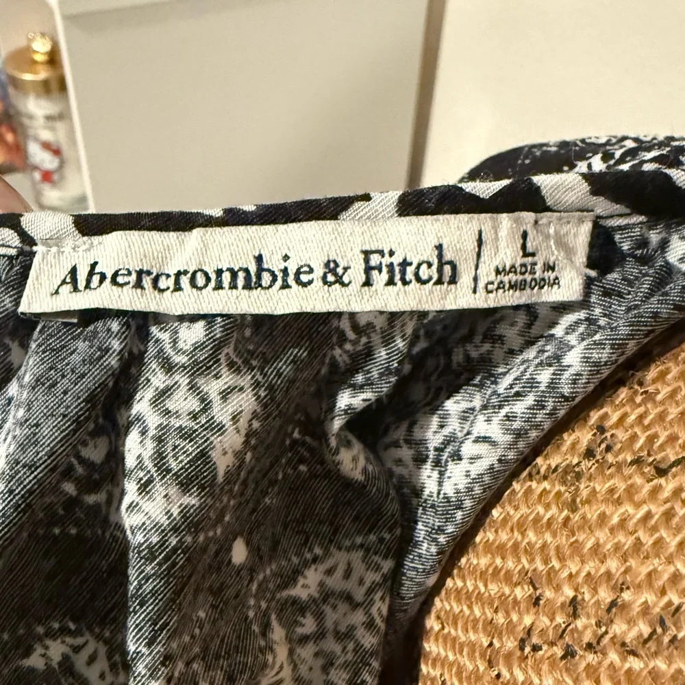 Abercrombie and Fitch  Long sleeve plunge cut out maxi dress - Picture 7 of 7